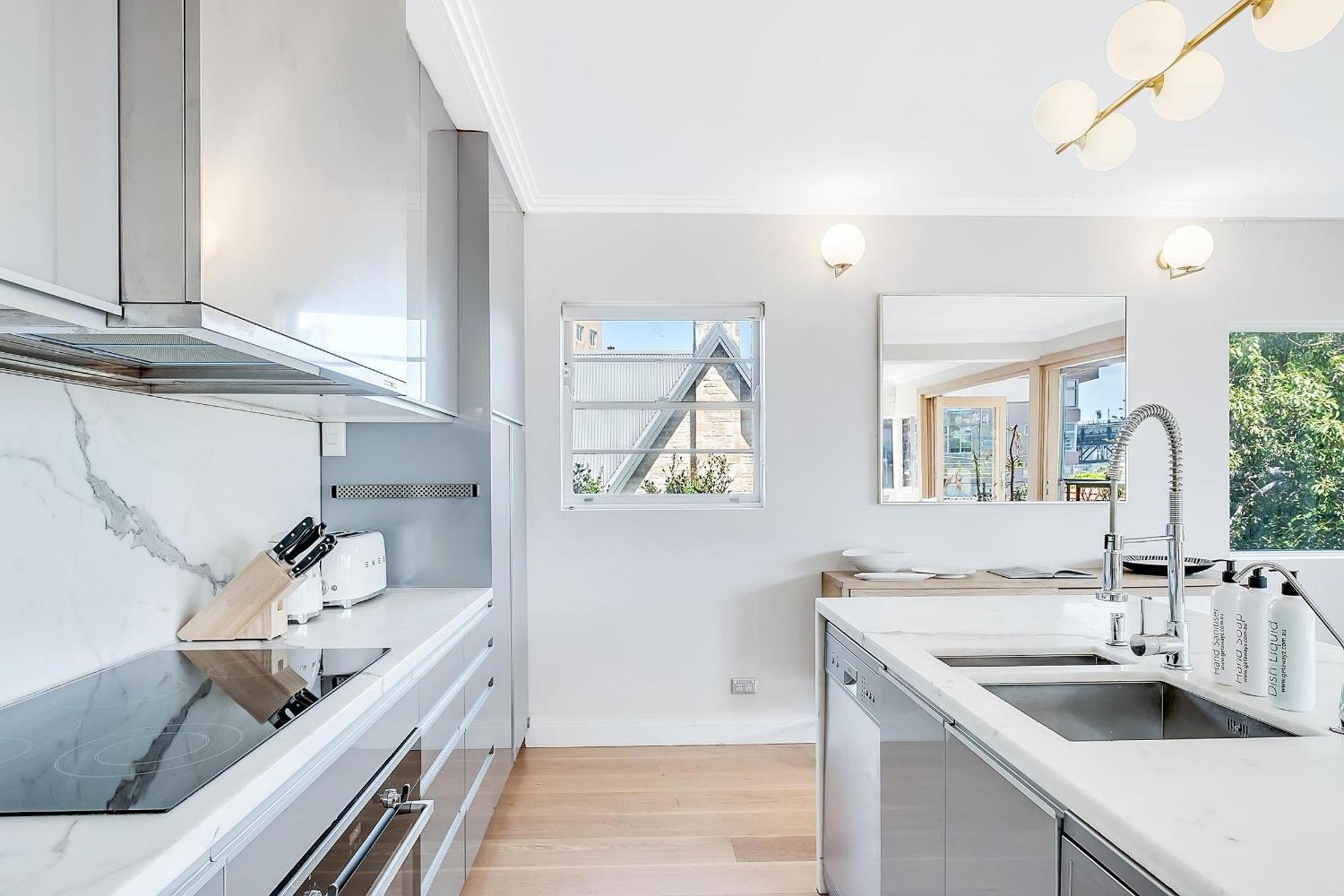 Apartment Heatherbrae I - World Class Harbour Bridge Views!